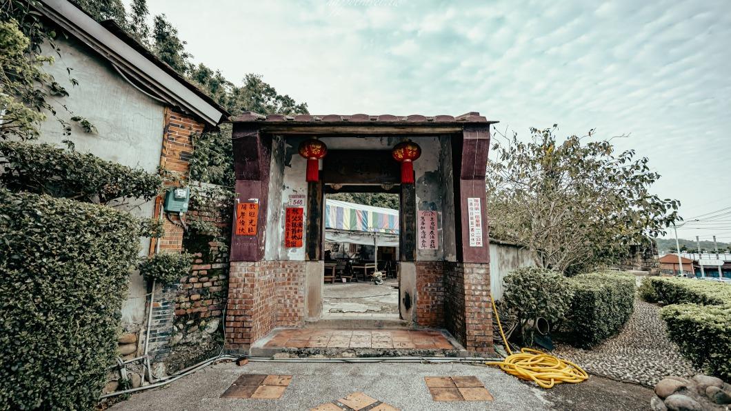 餐廳藏在百年三合院裡。(圖/黑皮的旅遊筆記提供)
