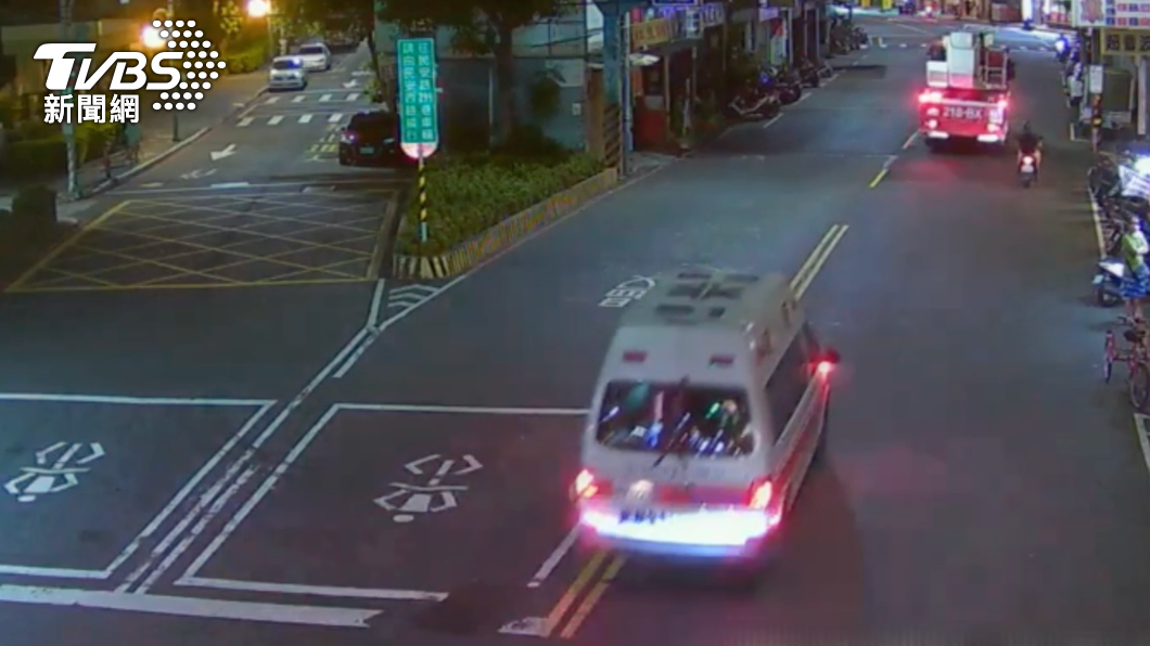 消防車、救護車前往救援。（圖／TVBS）