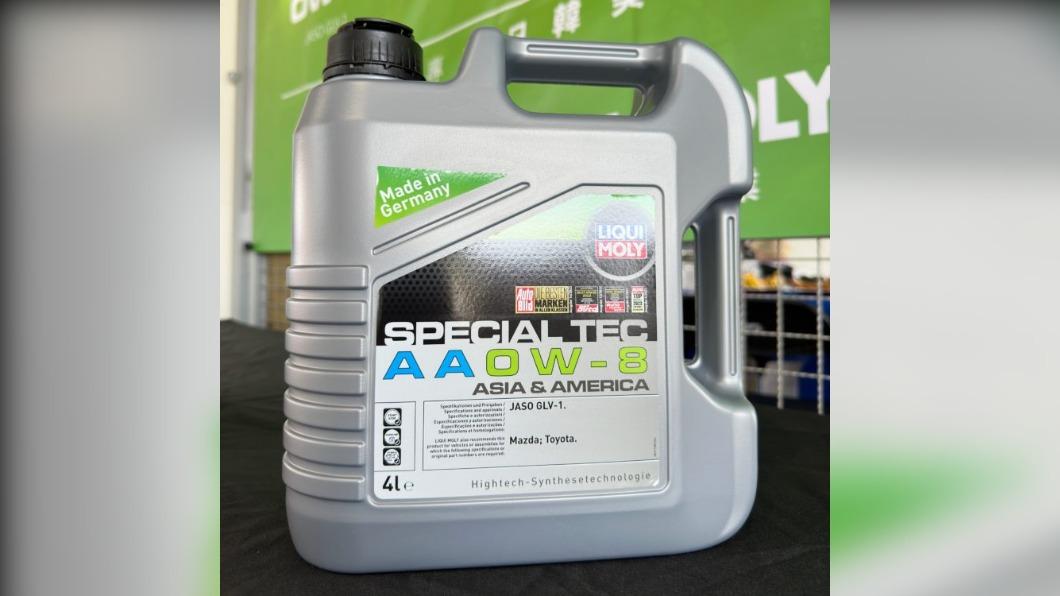 Special Tec AA 0W-8是目前市面上黏度最低的油品。(圖/地球黃金線)