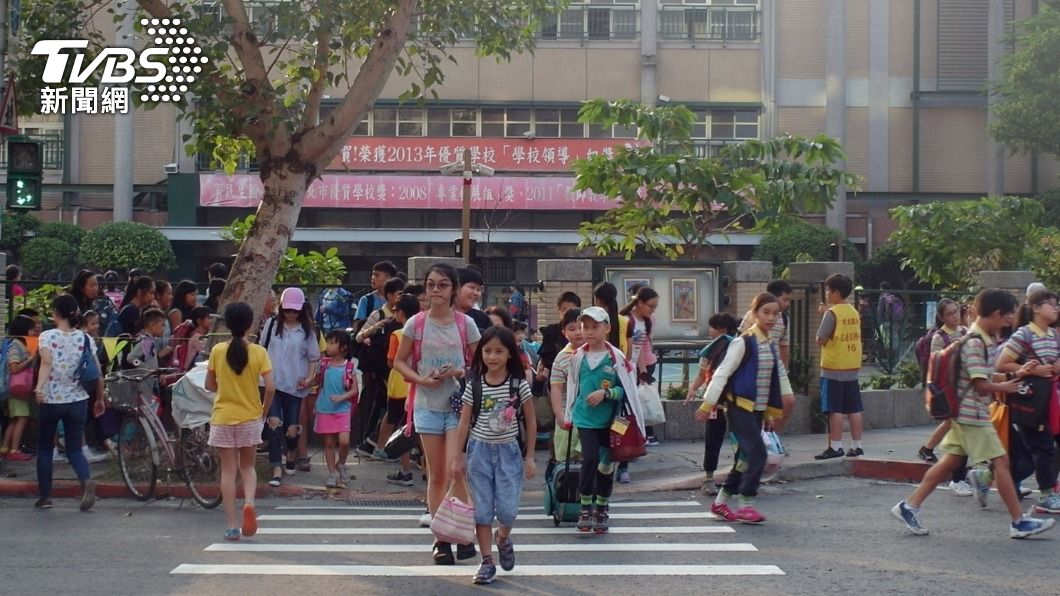 老爸姓夏!小孩「取這1名字」老師不敢點名 同學卻讚爆