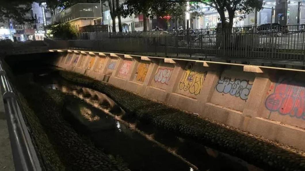 民眾砲轟以為來到貧民窟。(圖/翻攝自爆料公社)