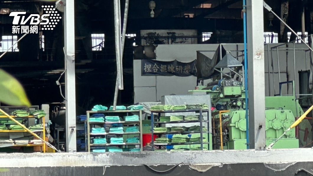 圖輯/6千坪工廠被燒黑炸毀 明揚高球生產線曝「堆滿原料」