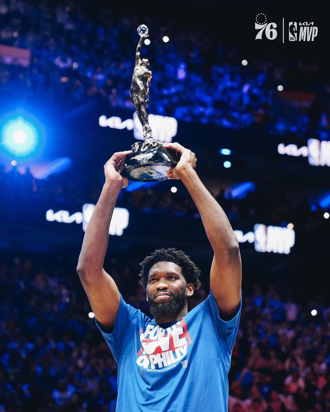 恩比德本季表現出色,拿下生涯首座MVP。(圖/翻攝自Joel Embiid IG)