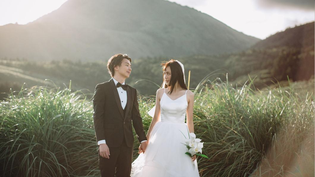 恭喜!女星遭求婚兩年終於要結婚 喜曬深V絕美婚紗