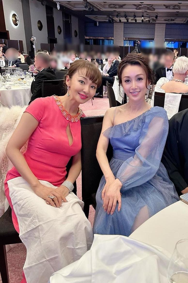 神田宇乃(左)曬出跟酒井法子(右)的合照。(圖/翻攝自神田宇乃IG)