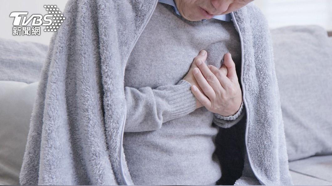 突胸悶冒冷汗!60歲醫覺「左肩痠」一查血管100%塞住