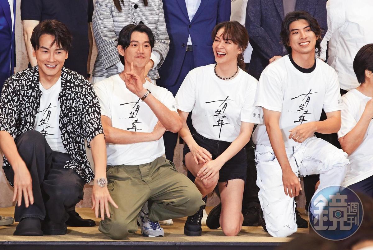 雖然《有生之年》以吳慷仁(左2)、鄭元暢(左1)、林哲熹(右1)為主軸,但據傳張榕容(右2)片酬最高。(圖/鏡週刊)
