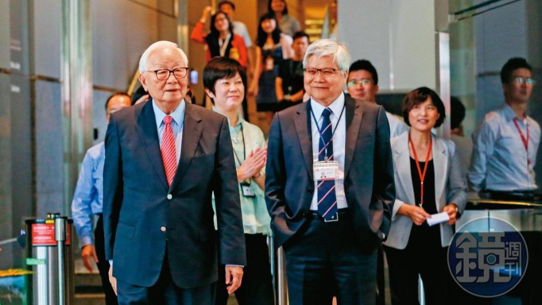 進退兩難!台積電赴美「陷錢坑」 魏哲家密會張忠謀求解方