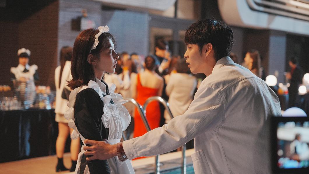 邵雨薇角色扮演辣穿「女僕裝」 霸氣喊:要讓男生追在我後面跑
