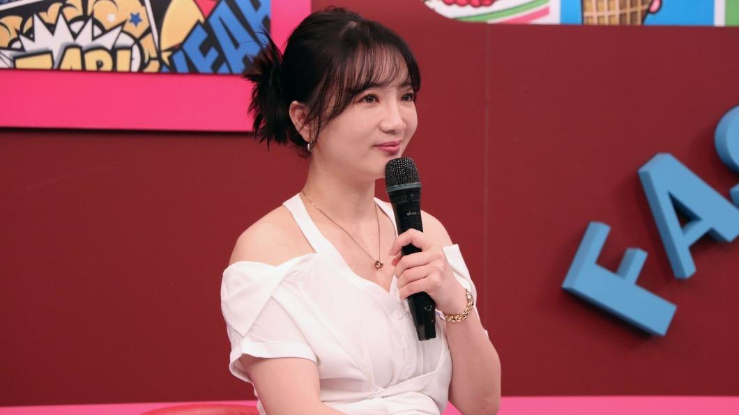 玉兔曾因不小心睡著,醒來發現寶寶繞頸。(圖/中天提供)