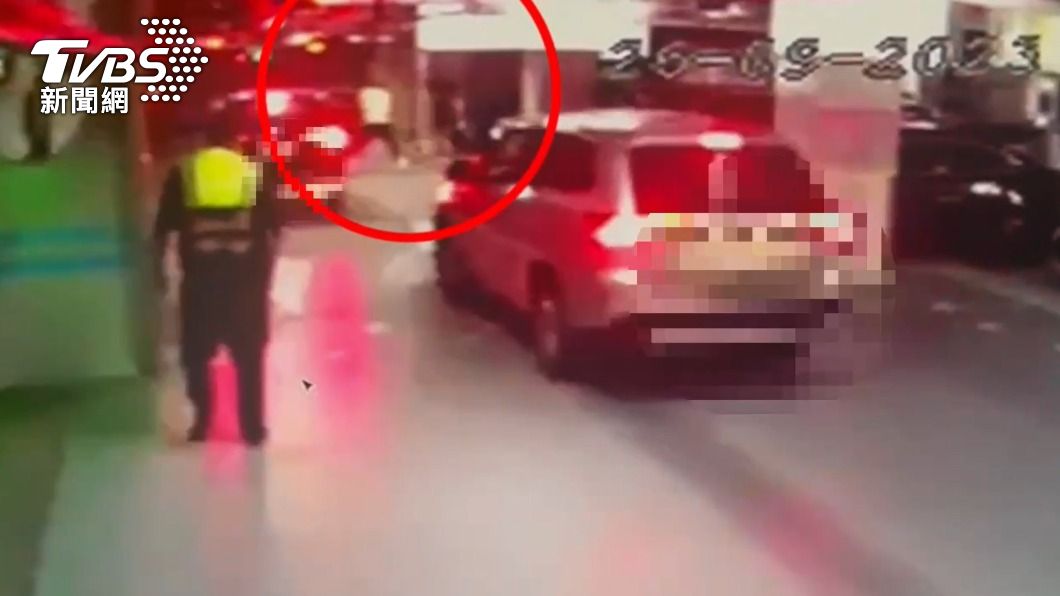 警方在案發後2小時循線逮捕劉姓通緝犯。（圖／TVBS）