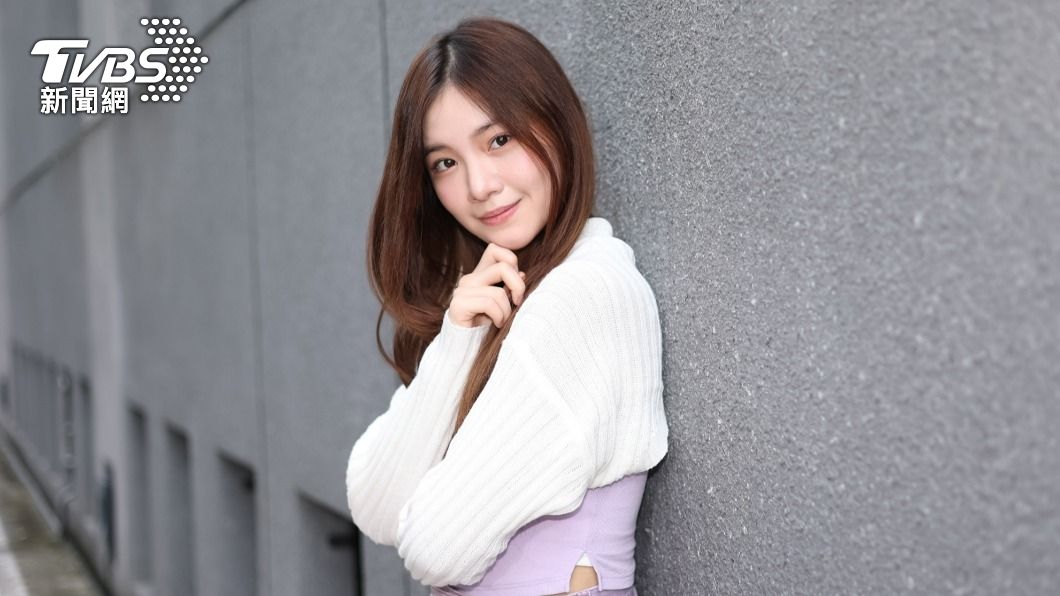 未來少女/李紫嫣見爸李㼈跳海暴哭 首揭父女「劇本塞房門」神秘互動