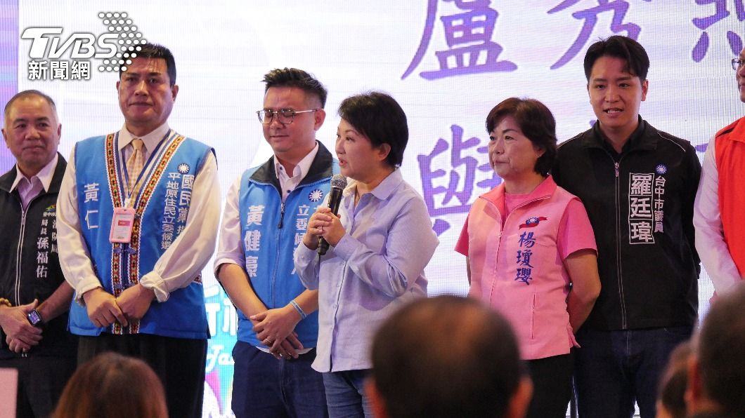 台中市長盧秀燕率多位局處首長出席「台中市城市祈禱餐會」。(圖/台中市府提供)