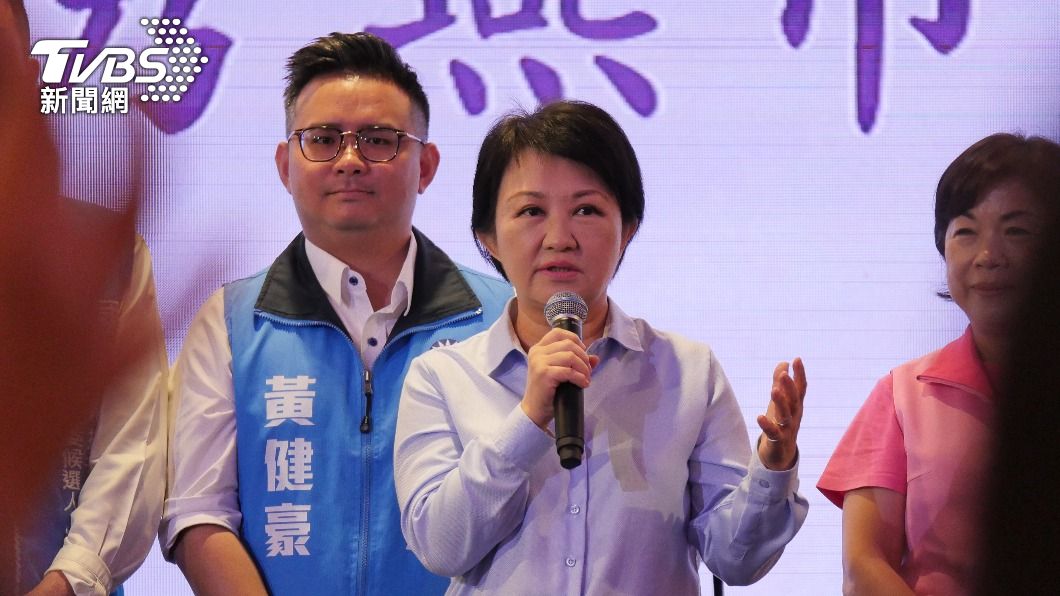 台中市長盧秀燕率多位局處首長出席「台中市城市祈禱餐會」。(圖/台中市府提供)