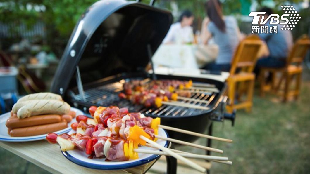 肉汁滴炭火產生「致癌物」!2技巧護健康 鋁箔紙正反面沒差