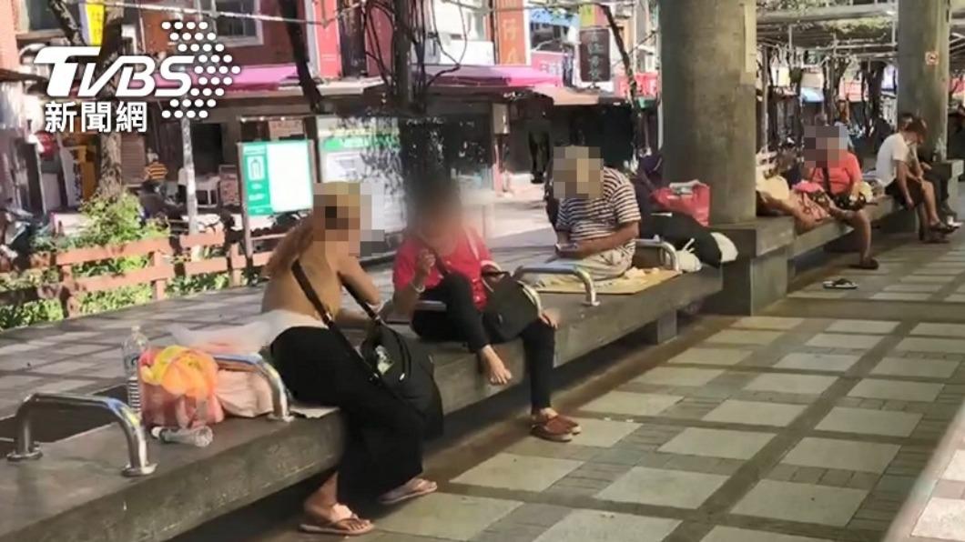 台北車站乞討!街友嬤爆名下「中山區房產」 1坪50萬起跳