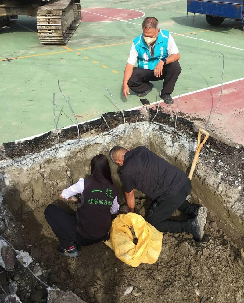 白骨證實是清朝古屍。（圖／彰化縣議員李俊諭提供）