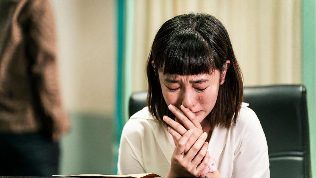 王淨被阮經天一句「怎麼啦」激到淚流不止。(圖/一種態度電影股份有限公司提供)