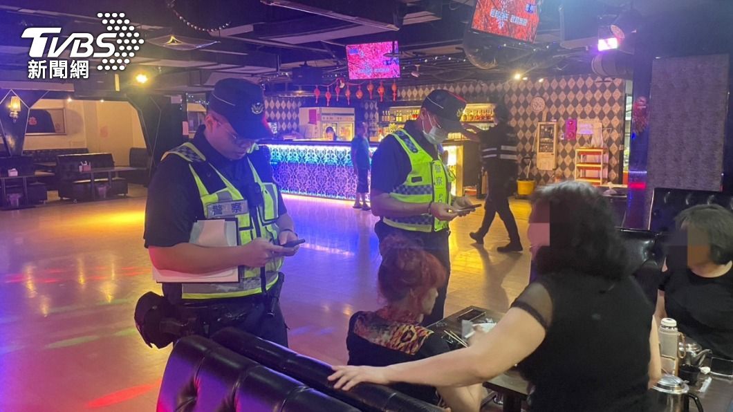 員警僅能透過盤查發現當事人為失蹤人口。(圖/TVBS)