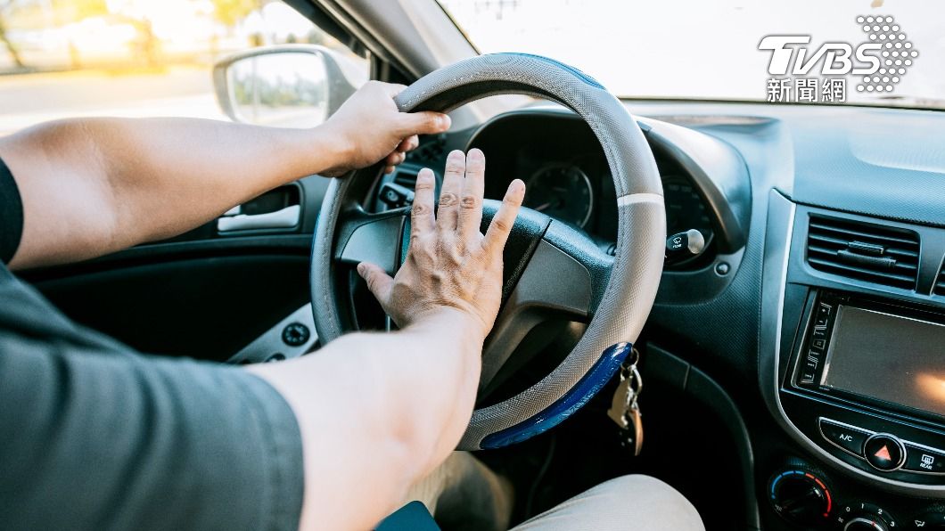 午時右眼跳,外出和開車時要多加小心。(示意圖/shutterstock 達志影像)