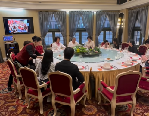洪金寶一家到澳門聚餐。(圖/翻攝自洪金寶 IG)