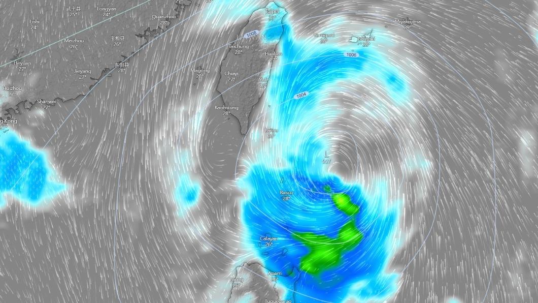 歐洲數值模式10/5雨區及風場。(圖/翻攝自「台灣颱風論壇|天氣特急」臉書)