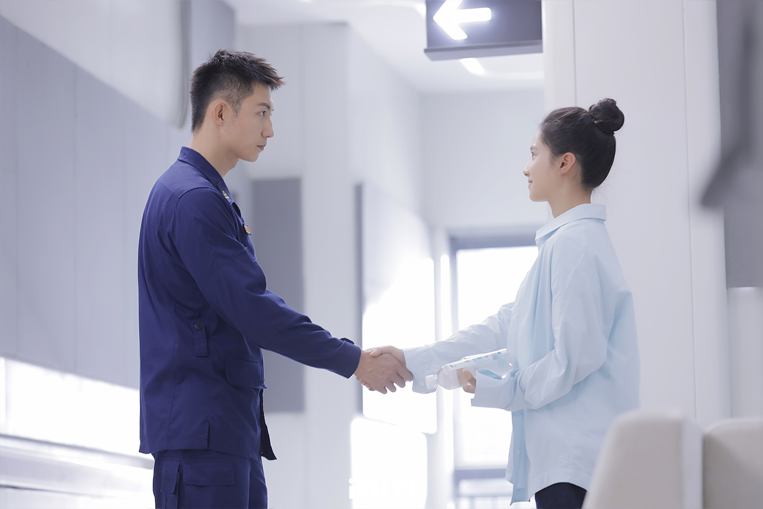 黃景瑜自曝為了跟小6歲的張婧儀搭戲,每天都上健身房運動。(圖/iQIYI愛奇藝國際站提供)