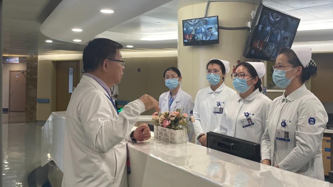 中華代表團總領隊蔡家福赴醫院探視選手。（圖／奧會提供）