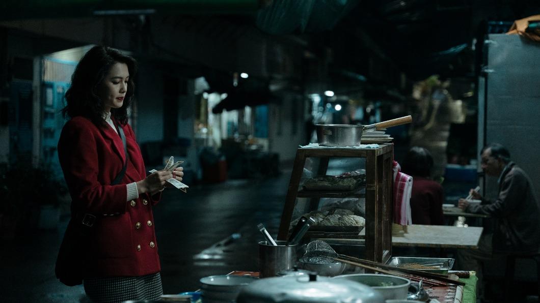 劉奕兒在片中扮相十分復古。(圖/華映娛樂提供)