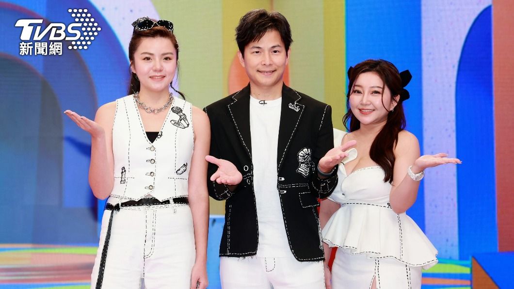 Shine(左起)、孫協志、天后闆妹搭檔主持節目。(圖/趙世平攝)