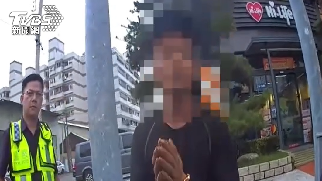 洪男不斷向警方求饒。(圖/TVBS)