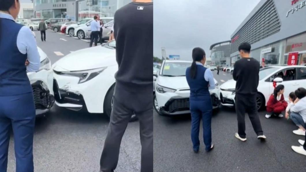 剛牽新車!妹子秒連環撞「1次買3台」 跪地暴哭全場看傻