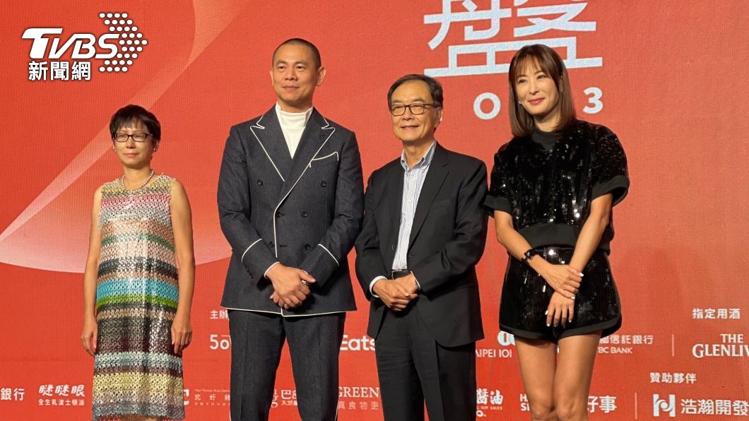 圖左至右為美食家蔡珠兒、國際名廚江振誠、《500輯》發行人項國寧及藝人賈永婕。（圖／潘建樺攝）