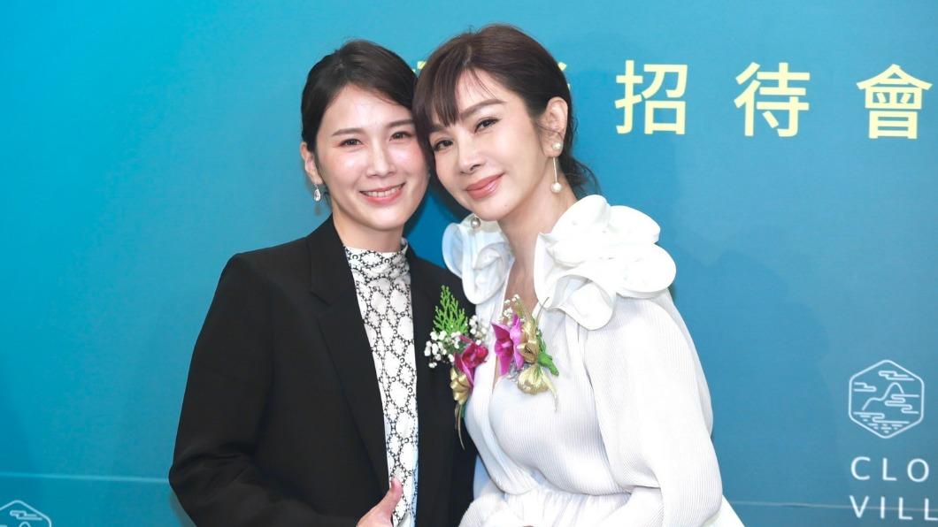 執行長楊芷文(左)與代言人陳美鳳。(圖/民視提供)
