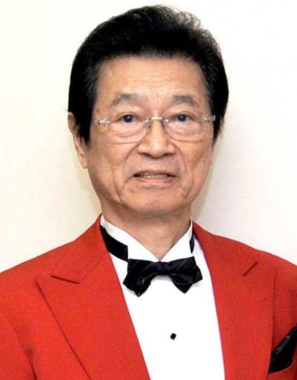 棚橋静雄出道超過60年,今年才舉辦退休演唱會。(圖/翻攝自推特)