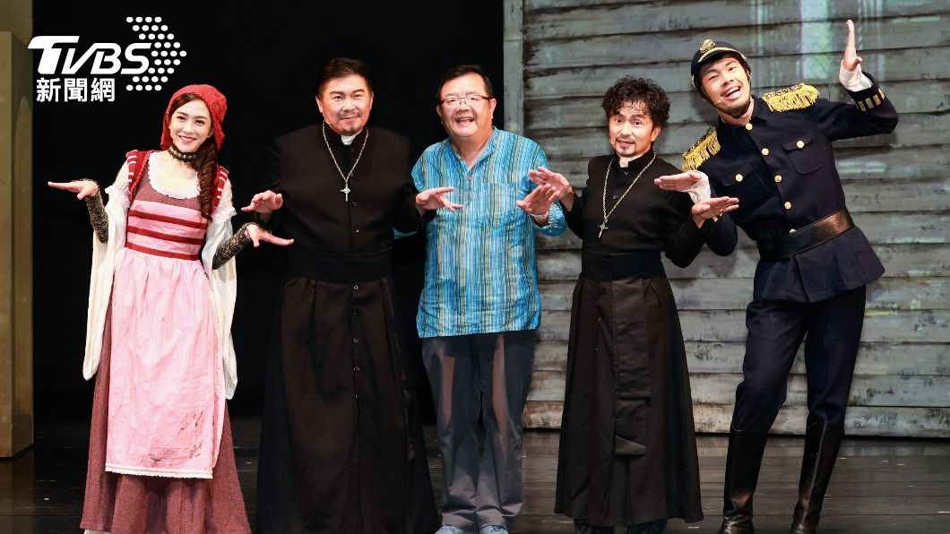 左起楊千霈、曾國城、導演梁志民、唐從聖、陳大天出席《冒牌天使》總彩排記者會。 (圖/趙世平攝)