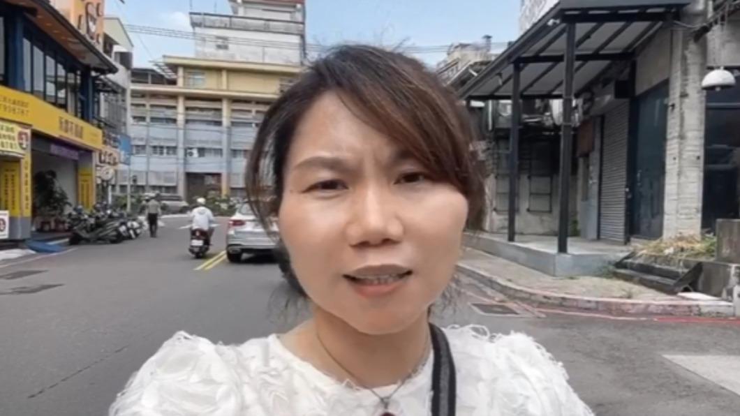 李雅靜到肇事路燈現場。(圖/翻攝自高雄市議員李雅靜臉書)