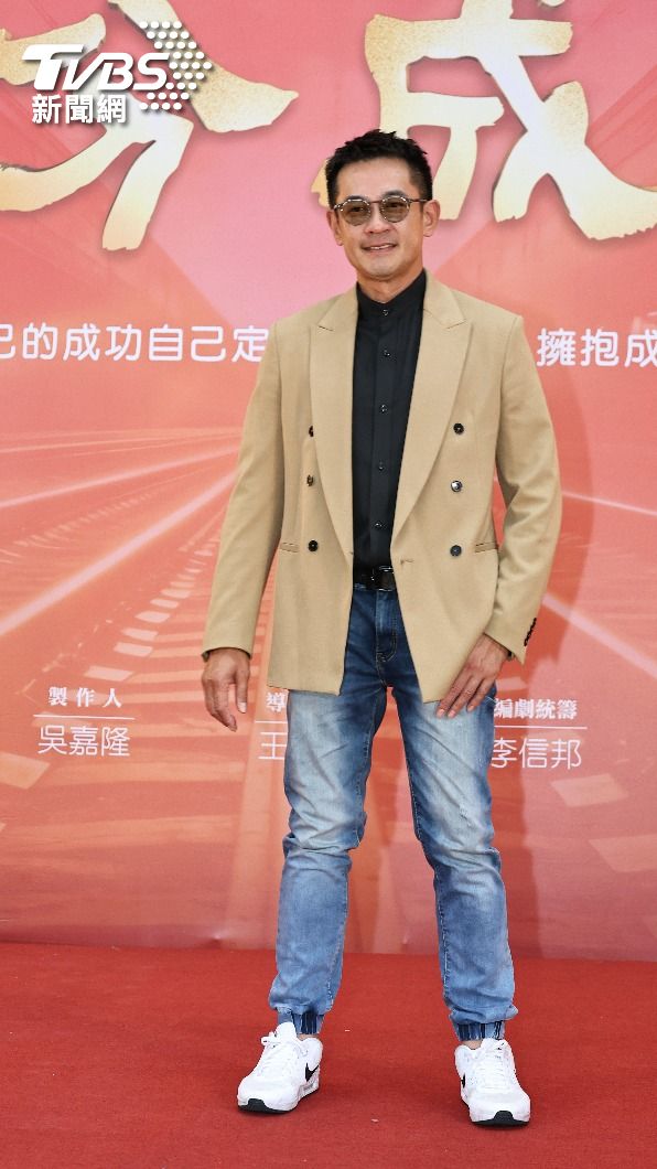 柯叔元劇中身兼多職。（圖／張哲鳴攝）