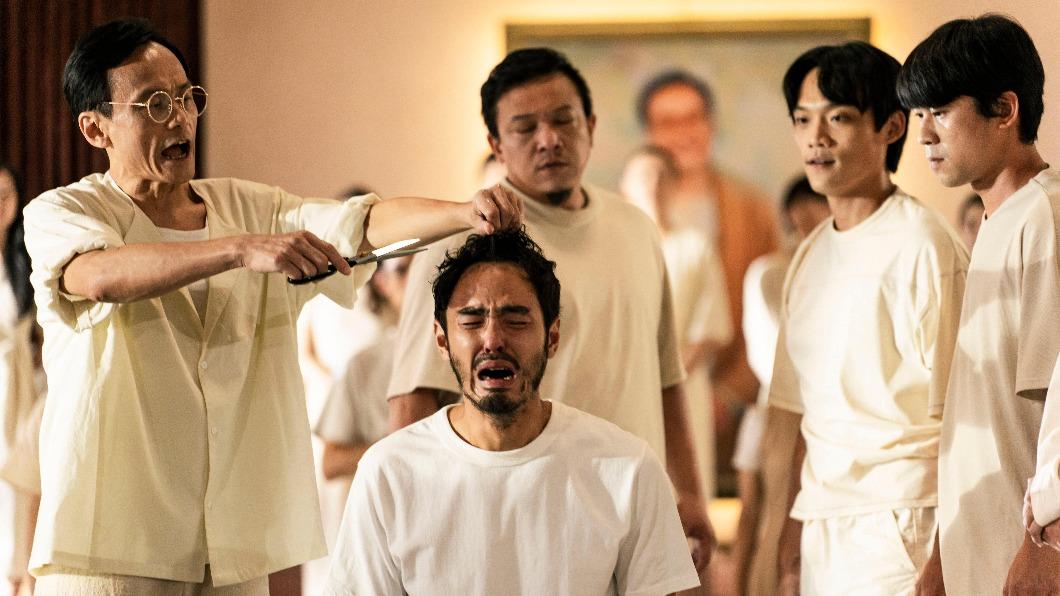 阮經天在《周處除三害》中有不少突破性演出。(圖/一種態度電影股份有限公司提供)