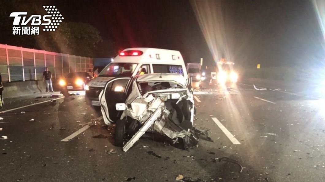 快訊/中秋不平靜!國三鶯歌段7車追撞 1女被拋飛當場死亡