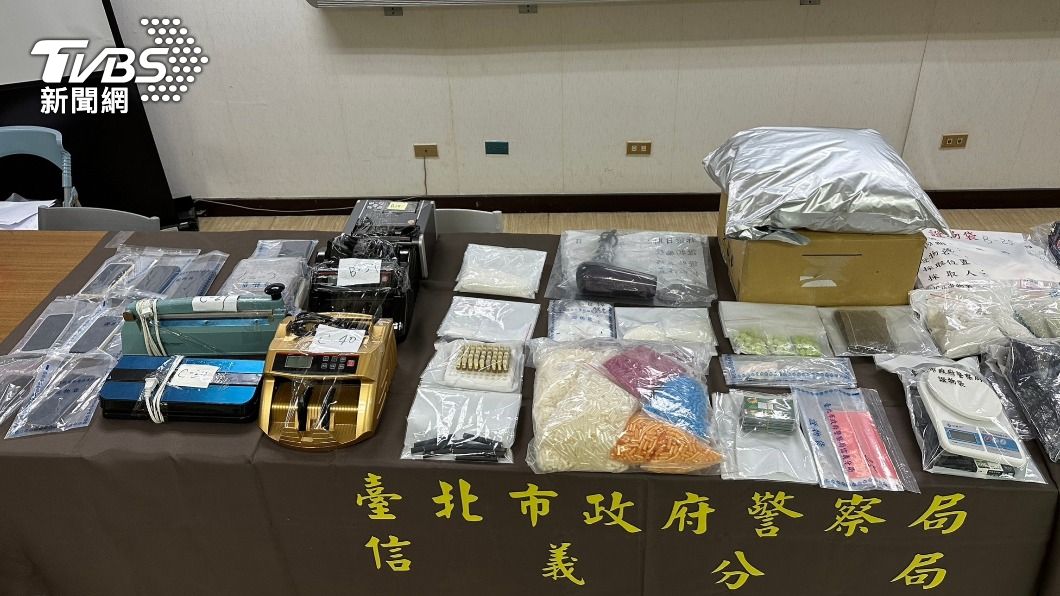 製毒工廠內遭查獲毒品及證物。（圖／TVBS）