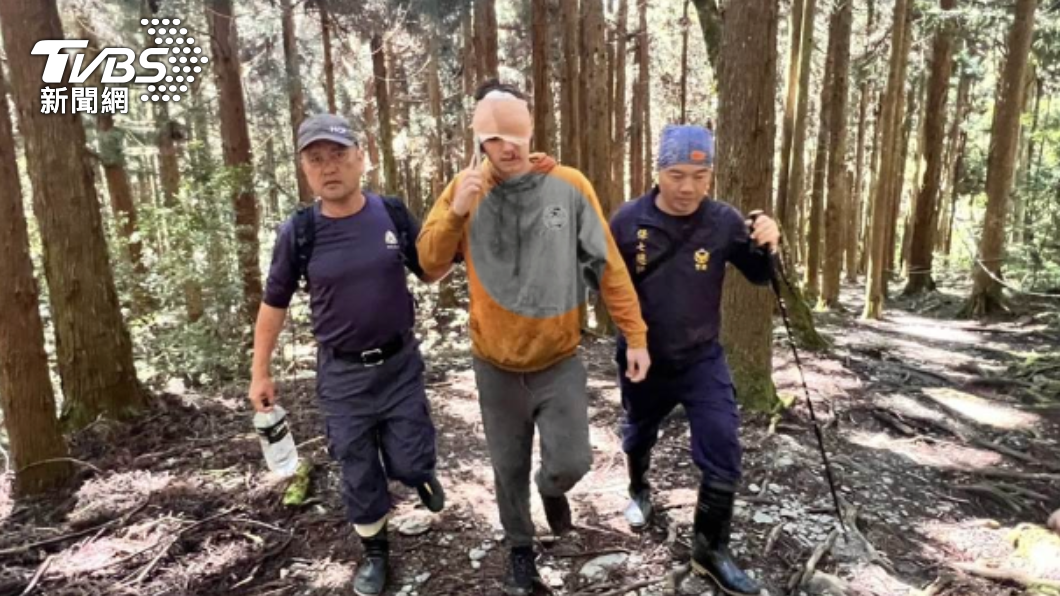 剛好有熱心民眾經過，幫忙協助報案。（圖／警方提供）