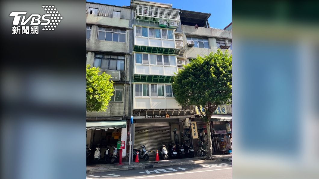 新北市永和區公車站有花盆從4樓從天而降。（圖／TVBS）