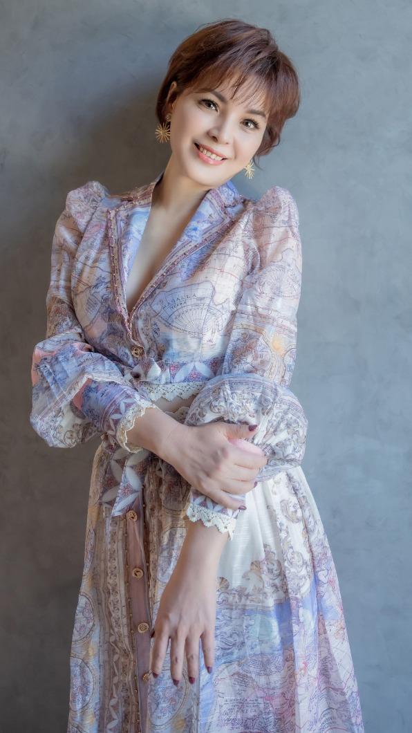 陳秀美過去曾是平面模特兒,步入家庭後選擇引退。(圖/音圓唱片提供)