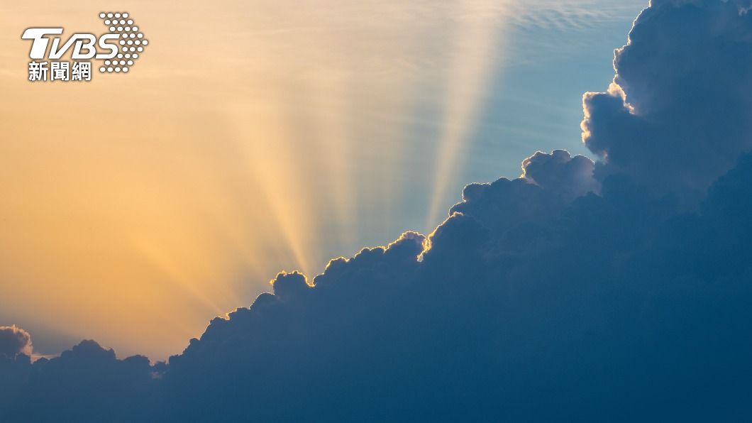 「霞光」是一種大氣發光的現象。(示意圖,與本事件無關/Shutterstock達志影像)