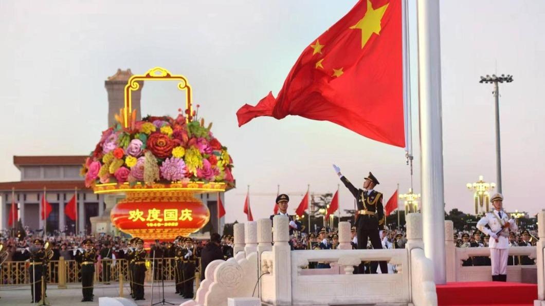 升旗儀式在早上6時左右開始。(圖/翻攝自北京日報)