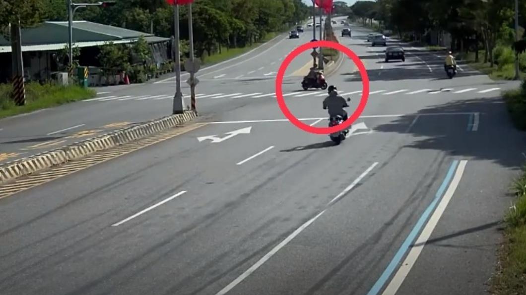 花蓮女大生騎車「鬼切左轉」對向男騎士閃避不及 重摔命危