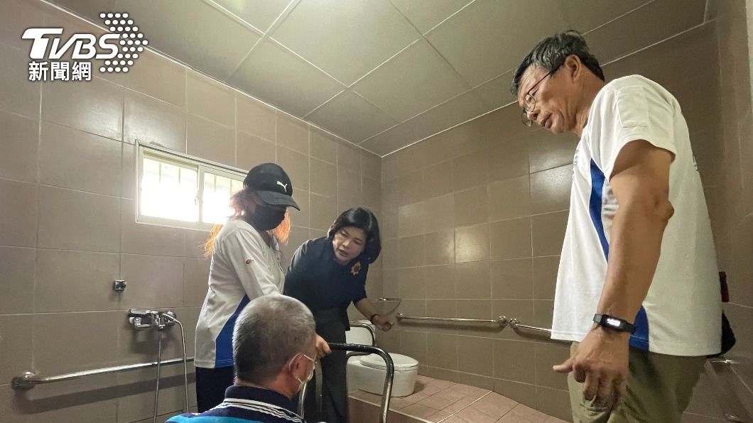 雲林小兒麻痺父與2子擠5坪老屋 義工團助修建
