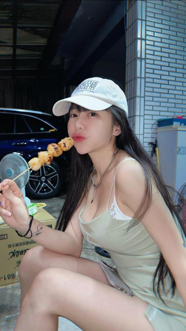 梓梓烤肉照引起網友討論。(圖/翻攝自梓梓臉書)