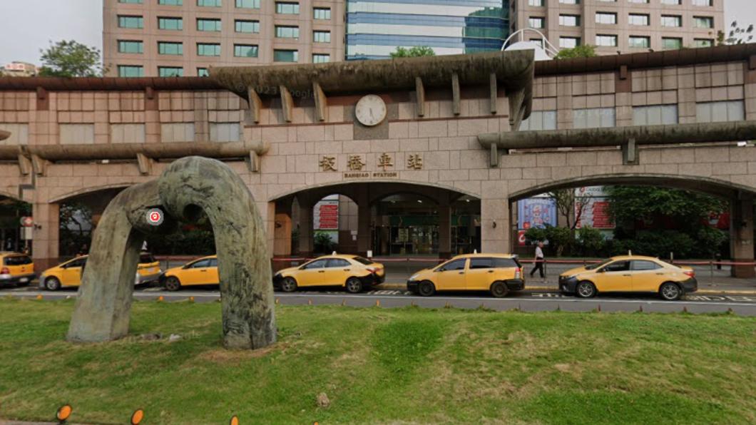 多數人指出,板橋是三鐵共構的中心點,難被取代。(圖/Google map)
